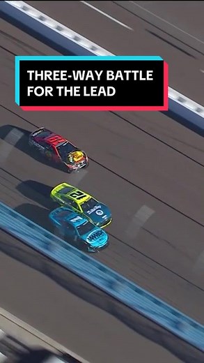This battle for the lead! 🤯🤯 #NASCAR #Championship4 #Racing