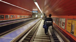 Budapest, Hungary. the Long Escalator Inside the Metro Station Clips Vidéos - Vidéo du couloir, escalator: 145280607