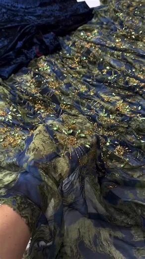 ‎پارچه فروشی طنین‎ on Instagram‎: "🧚بهترین استایل و باما داشته باش 🧚 🍁شاهکاری از هندوستان حریر براسویی ✨ فول کارشده باملیله،منجق.یاقوت و نگین اصلی درکلی رنگبندی💥 قواره ۱۱۵عرض۴متری📐 قیمت :دایرکت لطفاااا برای دوستاتونم بفرستید @ jli_kurdi_tanin #jli_kurdi_tanin #پارچه_فروشی #پارچهفروشی #پارچه_ژاکارد #حریر_پلیسه #حریر_مجلسی #ژاکاردطرحدار"‎