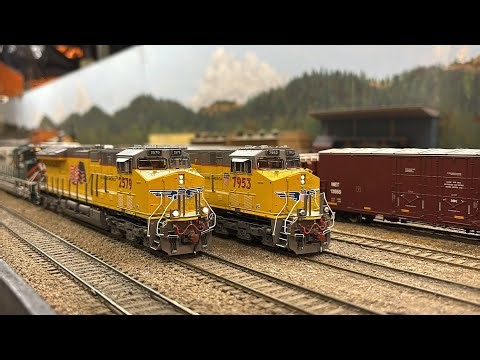 UP Reefer/Intermodal Train In HO Scale