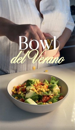Está receta es súper fácil de hacer y uno de nuestros almuerzos más populares este verano 🥗😋💕
