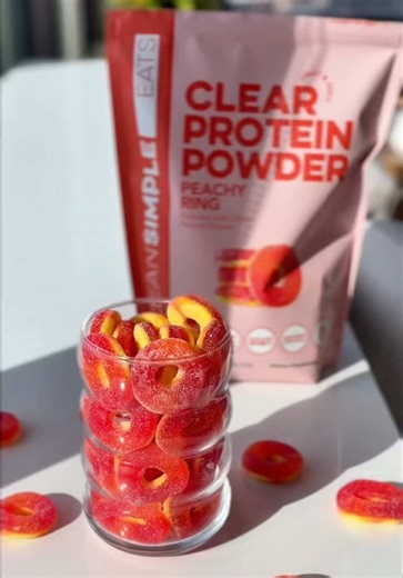 Oh heyyyyy, Peachy Ring!!! 🍑🧡🙌 Your newest candy inspired Clear Protein Powder flave just dropped!! And it tastes just like your favorite peachy candy gummy rings 🤤 but made with 20g of high-quality grass-fed whey protein isolate in every scoop! Who knew hitting your protein goals could be so delicious?! 😜 If you’re at Expo West @natprodexpo, come see us! We’re sampling this brand new flave and some of our other fave products too! Located in the North Hall, Level 100, Booth #N442 #cleansimp