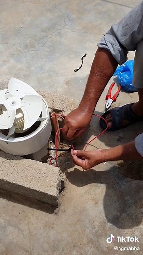 ‏طريقة عمل مروحه في السقف للمسابح وغيرها في حال عدم وجود تهويه جانبيه