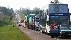 Study that traffic congestion decreases by mere mixing of several automatic driving cars on the road