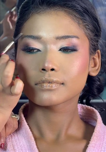 Dragproof Bridal Makeup Class in Magh 4 Gate