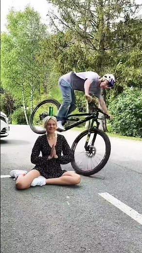 😱Fabio Wibmer jumps over Lara Block!💥