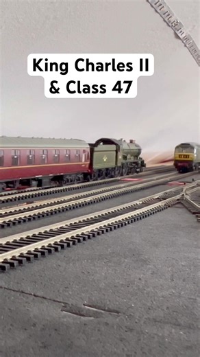 King Charles II & Class 47 sporting some Maroon Stock! #modelrailway #modelrail #bachmann #hornby