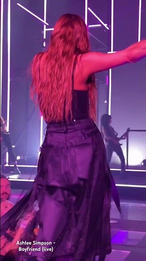 Ashlee Simpson live from Voltaire Las Vegas