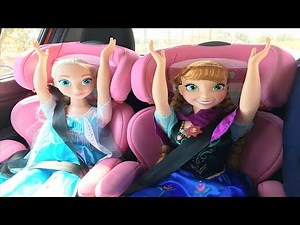 Elsa y Anna muñecas grandes se divierten de viaje en coche
