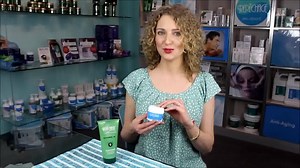 The decolletage is one of the first areas to show signs of aging and deserves special care! Learn professional tips from licensed esthetician Natalie Otto! | Repechage