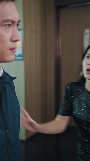 My Billionaire Father Ep52/69 Éps. Billionaire Gerry Tarin willingly became a laborer and focused on raising his son, Manny Tarin, who married Yukie Quin, daughter of the Quin family. Manny was constantly on the back foot as he dealt with his wife's family. Despite Manny's objection, Gerry insisted on attending his wedding. #ShortDrama #MiniSeries #Drama #ViralDrama #FYP