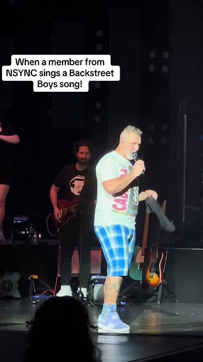 Joey Fatone Sings Backstreet Boys - I Want It That Way!