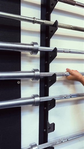 Získej sílu, kondici, flexibilitu a dobrou náladu! Staň se Pětkařem a vypracuj svoje tělo i hlavu na jedničku. Rezervuj si svoje místo a začni konečně cvičit správně, efektivně a udržitelně v malé skupině pěti lidí pod dohledem trenéra v MOOD Gymu v Holešovicích. | MOOD Gym