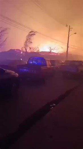 Emergencias Chile 🚨 on Instagram: "Por incendio forestal SENAPRED solicita evacuar sectores Altos de la Parra y Brisas del Edén en la comuna de #Tomé, Región del Biobío. #SENAPRED activó mensajería SAE. Actúa con calma y acata las indicaciones de la autoridad y de los equipos de respuesta. Durante la evacuación, no olvides considerar a tu mascota y sus necesidades. Más información en: web.senapred.cl/dimension-anim…"