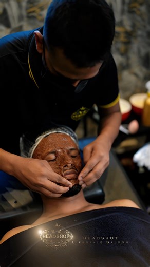 Headshot Lifestyle Saloon e cholche Hydra Facial Offer Blast! 💥 Hydra Facial regular price 4000 এখন মাত্র 3000/- 😍 আর Korean Glass Skin Hydra Facial 5000 এর জায়গায় 4000/- ✨ সাথে Hair & Beard Package নিলে পাচ্ছেন অতিরিক্ত 1200/- ডিসকাউন্ট! 💈 📍: 𝐒𝐲𝐥𝐡𝐞𝐭, 𝐌𝐢𝐫𝐩𝐮𝐫 𝟏𝟏 , 𝐌𝐢𝐫𝐩𝐮𝐫 𝟐 , 𝐁𝐚𝐬𝐡𝐮𝐧𝐝𝐡𝐚𝐫𝐚 , 𝐔𝐭𝐭𝐚𝐫𝐚 , 𝐑𝐚𝐣𝐬𝐡𝐚𝐡𝐢 , চট্টগ্রাম । #HeadshotLifestyle #HydraFacial #GlassSkinGoals #DiscountOffer | HeadShot Lifestyle Saloon