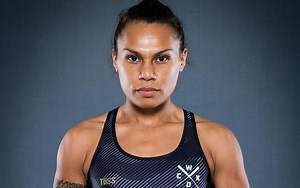 Vidéo HL : Stéphanie Page victorieuse par TKO au Bellator 275