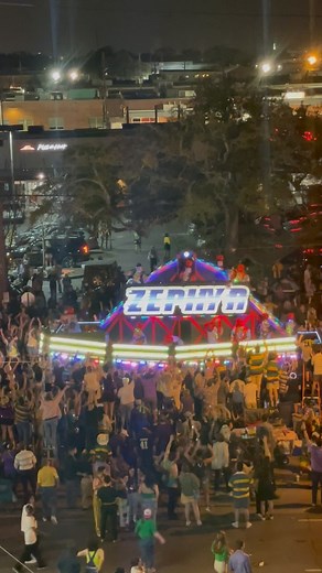 A full minute of “The Pontchartrain Beach” 🏖️ One of @kreweofendymionofficial (& all of Mardi Gras) signature float rolls down Carrollton avenue as it nears Canal street 🎭 The float consists of nine units and nearly 300 riders ‼️ | River Beats New Orleans