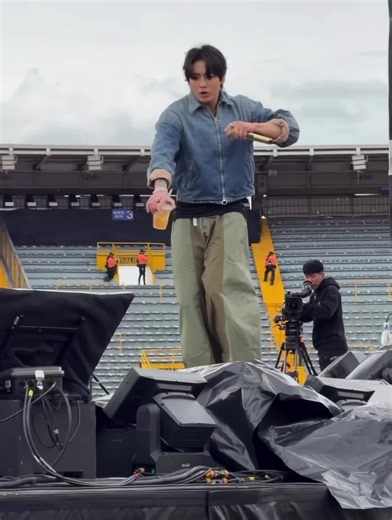Jungkook Bogotá Day 2: Best Moments, Smiles & Stage Energy