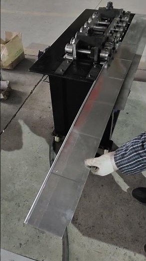 Edge hemming machine with open hem demo