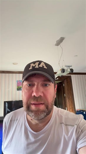 Day 46 of 365 doing 30 minutes on the peloton, eating healthy, and going from 240 to 200 pounds. Yesterday I reviewed my apple health metrics and since starting this January 1st, big decrease in resting heart rate, small increase in heart rate variability, and a slight decrease in blood pressure. So all super positive and excited to be changing my future for the better. Excellent 30 minute 90’s hip hop ride with denis Morton and now off to Sacramento to spend time with my dad #peloton #pelotonti