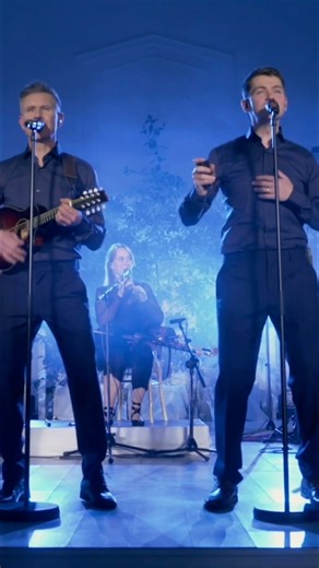 “🎶 Because her hair was black and her eyes were blue” | Celtic Thunder