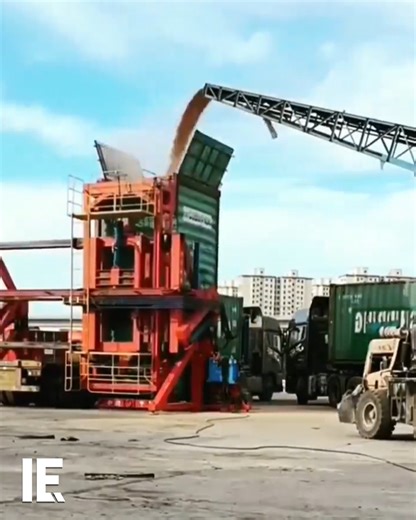 75K views · 414 reactions | At home, you'd never try to fill a bag horizontally. This vertical container loader eliminates waste and spillage. When the container's full, it can be returned to the horizontal for transport. : X / @ConflictTR | Interesting Engineering | Facebook