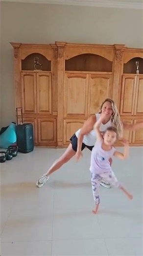 Mama y Hija - ZOOTOPIA songLily's favorite Zumba song #shorts #zumba #mihija #mydaughter #dance