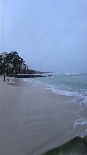 Hawaii Tropical Storm Continues: Waikiki Beach LIVE Video Clip #3