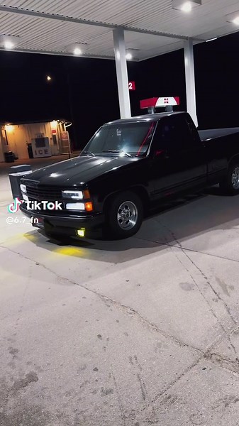 She’s dirty but that’s how i like them 🤓#FN #454ss #454bigblock #loweredtrucks #lowerd #chevy #tortias