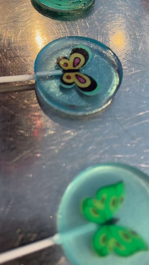 9.2K views · 96 reactions | 曆Sugar-Free Sweet Magic: Handcrafted Butterfly Lollipop!曆曆ArtisanaleMagie Sucrée Sans Sucre : Sucette Papillon Artisanale！曆#candylabsmtl #butterfly #butterfly曆 #mtl #mtlmoments #mtlblog #mtlfoodie #handmade #handcrafted #candy #bonbon #candyshop #bonbonniere #candymaking #candymaker #howto #asmr #oddlysatisfying | CandyLabs | Facebook