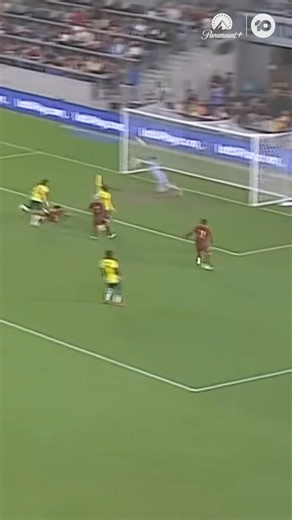 Patrick Beach’s AMAZING SAVE on CommBank #Socceroos debut 😱🤯🧤