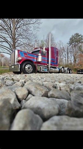 we are working on getting the summer time shine back on the ole girl. unfortunately, them spring time storms decided to rain on my polishing parade. @HaterMade @New_Testament99 @Freightbaby #truckerlife #hatermade #bonhamtransport #couchtrucking