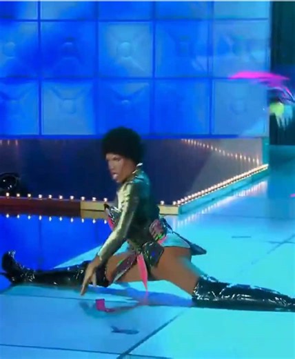 Shea Couleé vs Alyssa Edwards: Neutron Dance Performance