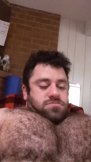 #musclebear #musclebears #hunksoftiktok #hunks #hairychest #bored #boredathome #boredinthehouse