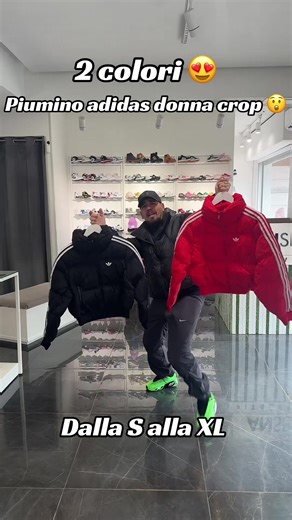 2 colori 😍 Piumino adidas donna crop 😲 Disponibili in store e sul nostro shop online www.ansport.it 👈🛒 Dalla S alla XL ✨ 📍 UNICA SEDE VIA ACHILLE DEL GIUDICE 📍 44/46/48 CASORIA 👈 VI ASPETTIAMO IN TANTI ❤️ #ansport #perte #asics #nike #adidas