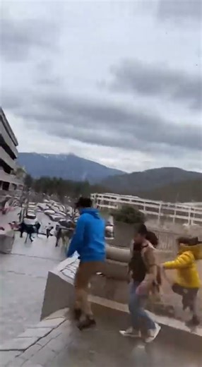 Terrifying Mountain Collapses on Broadridge Mall!