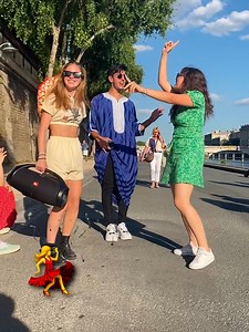 Dancing With Strangers 💃😍 | No One Cares