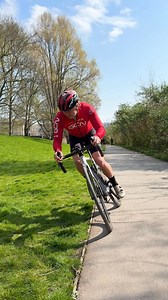 1.7M views · 9K reactions | DON'T Fall Clipping OUT 洛 #gcn #dontdothis #cycling #bike #howto #fail | Global Cycling Network | Facebook