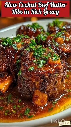 High Protein 🥩🍖🥩Slow Cooked Garlic Butter Beef Bites in Rich Gravy, RECIPE ⬇️⬇️ #slowcooker #beef