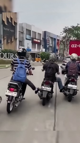 Top 5 kumpulan meme lucu full di motor