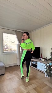 6.9K views · 968 reactions | To odpowiedź na Wasze komentarze z rolki, która miała 2,5 mln odsłon. Ten sam krok, ale pokazany tyłem, dokładnie tak, jak prosiliście. Zapisz i tańcz ze mną – tym razem tyłem. #zumbafun #zumbasteps #zumbaforyou #zumbafitness #zumbadance | Zumba with Sylvi-Oslo | Facebook