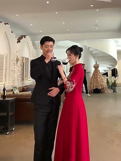 Elegant Red Chinese Embroidered Traditional Patterns Cheongsam Dress