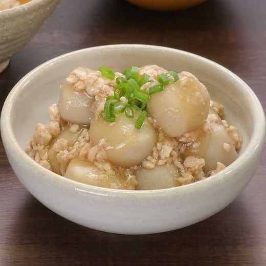 冷凍で簡単に！ 里芋の鶏そぼろ煮のレシピ動画・作り方 | デリッシュキッチン