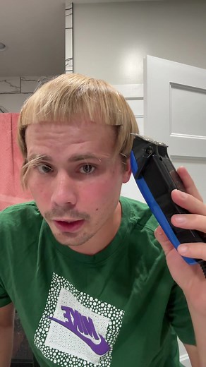 How to Give Yourself an Edge Up Haircut at Home Tutorial