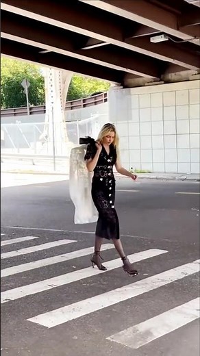 Gigi hadid walk for campaign Vs runway, which one is more commanding? #gigihadid #ralphlauren