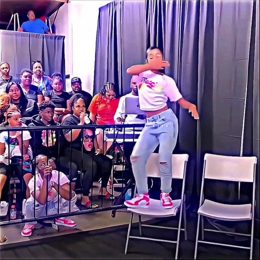 Impressive High Split Dance Routine by Jayah and Kimora