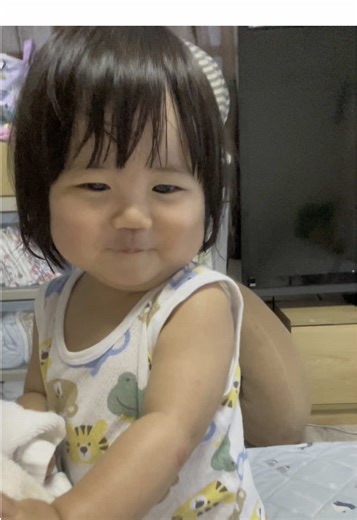 11ヶ月ベビーの成長記録 - かわいい女子赤ちゃん