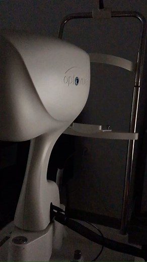 What is it? The pachymetry is an ophthalmological test that measures the thickness of the cornea, the clear membrane located at the front of the eye. The cornea generally measures around 500 or 600 microns in the central area, and between 600 and 800 in the peripheral area. Qu’est-ce que c’est? La pachymétrie est un test ophtalmologique qui mesure l’épaisseur de la cornée, la membrane transparente située à l’avant de l’œil. La cornée mesure généralement autour de 500 ou 600 microns dans la zone 
