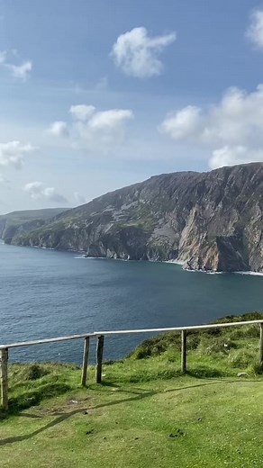 Here is some behind-the-scenes footage of Debbie Bliss’ recent trip to Donegal Mill. Debbie had a tour of the mill and was introduced to the stunning Donegal landscape, which has inspired some of her favourite designs in Fine Donegal and Donegal Luxury Tweed Aran yarns 🧶 | LoveCrafts Knitting