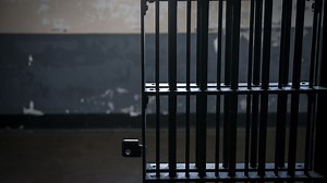 Execution of only female federal prisoner on death row halted